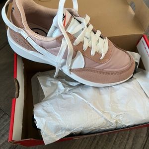 Nikes women’s size 7